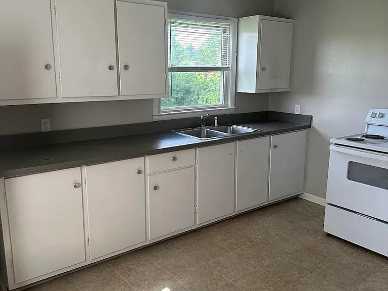 2999 Elam Village Dr — Photo 6