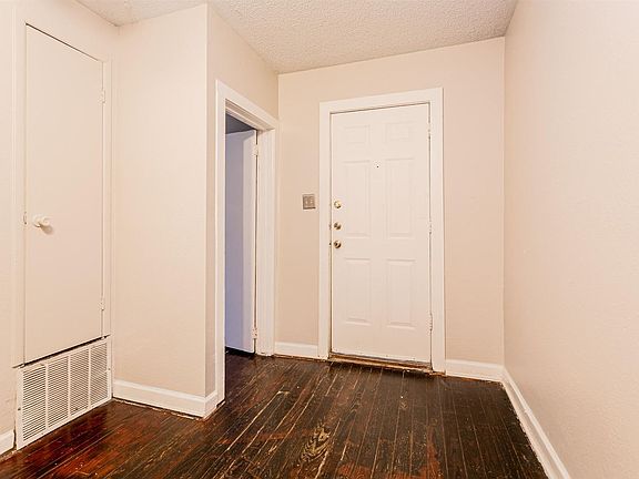 4th image of 1185 1/2 Sol Wilson Ave