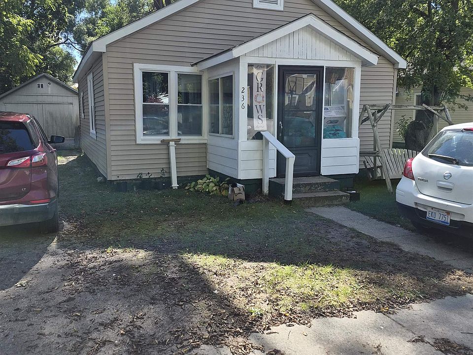 1st image of 236 E Beech St