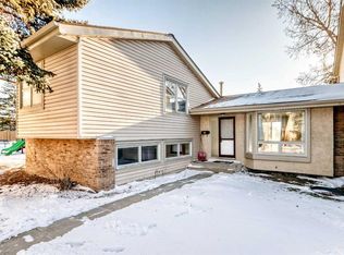 123 N Queensland Dr SE #20, Calgary, AB T2J5J4