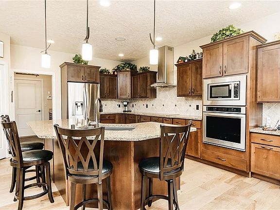 3rd image of 2735 Arrowhead Meadows Dr