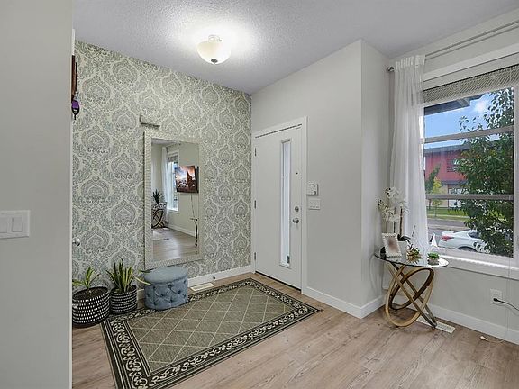 3rd image of 16 E Skyview Cir NE