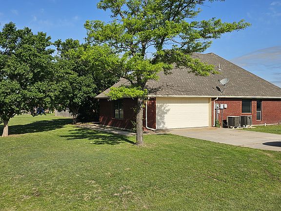 2nd image of 13 NW Havenshire Cir