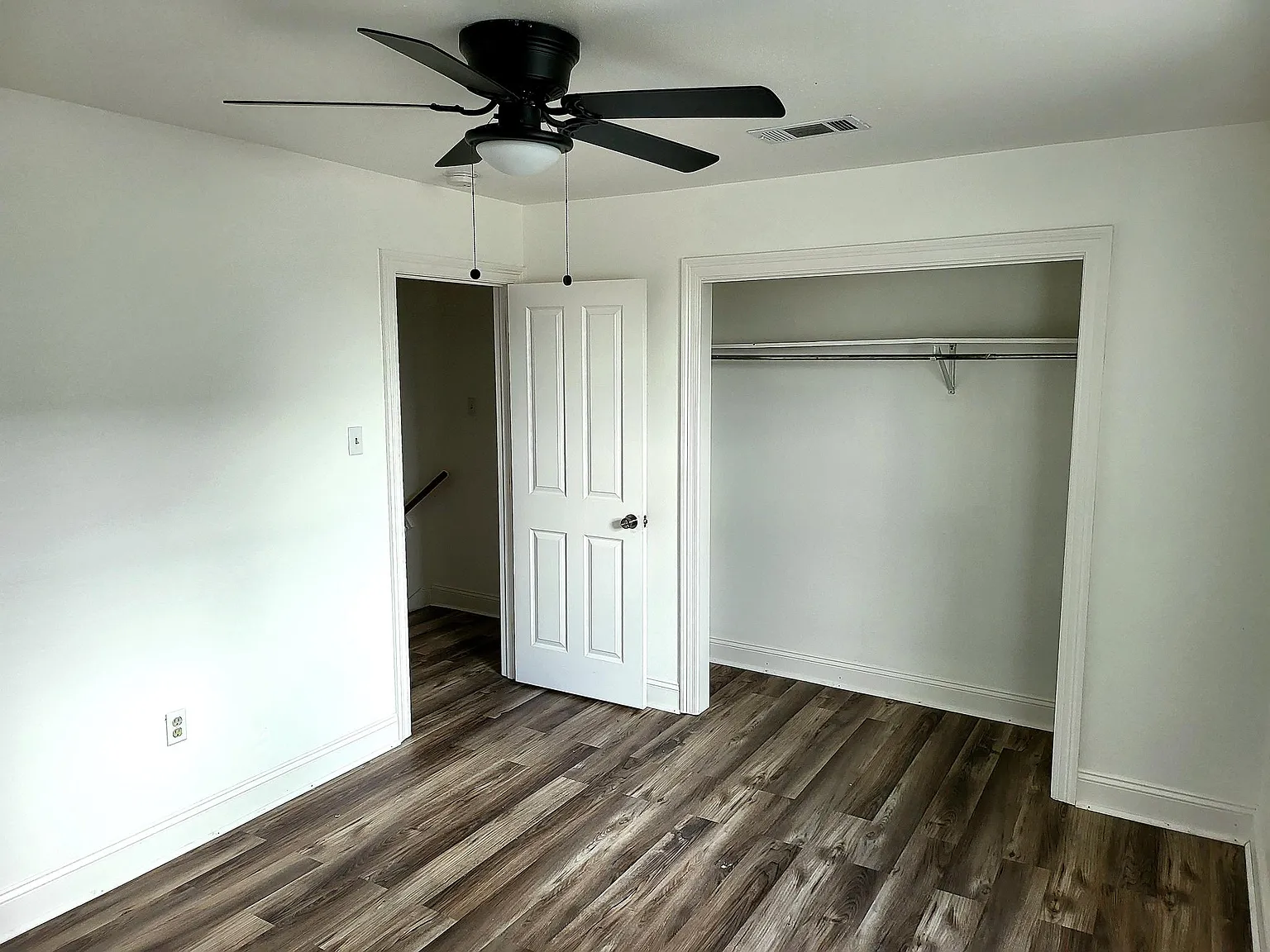 2 bed, 1.5 bath, 1000 sqft, $1,300 — Photo 1