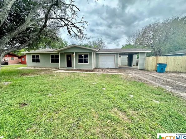 329 Hedges St, Bloomington, TX 77951