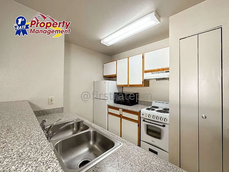 870 W Belmont St #204 — Photo 10
