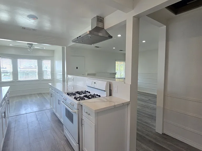 10544 Helendale Ave — Photo 8