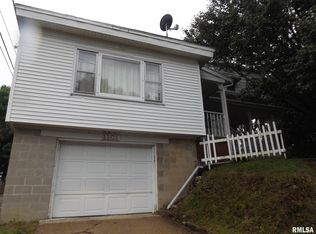 1101 Ann Eliza St, Pekin, IL 61554