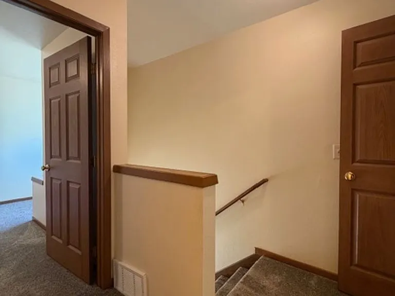 304 W Grant St — Photo 14