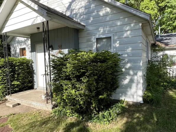 629 Cour St, Clare, MI 48617
