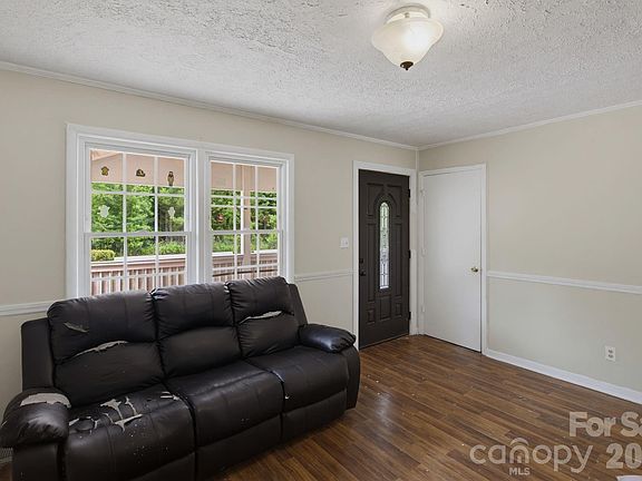 5th image of 149 Dobbins St