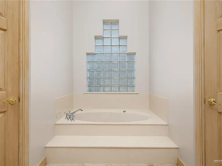 513 E Bluebird Ave — Photo 12