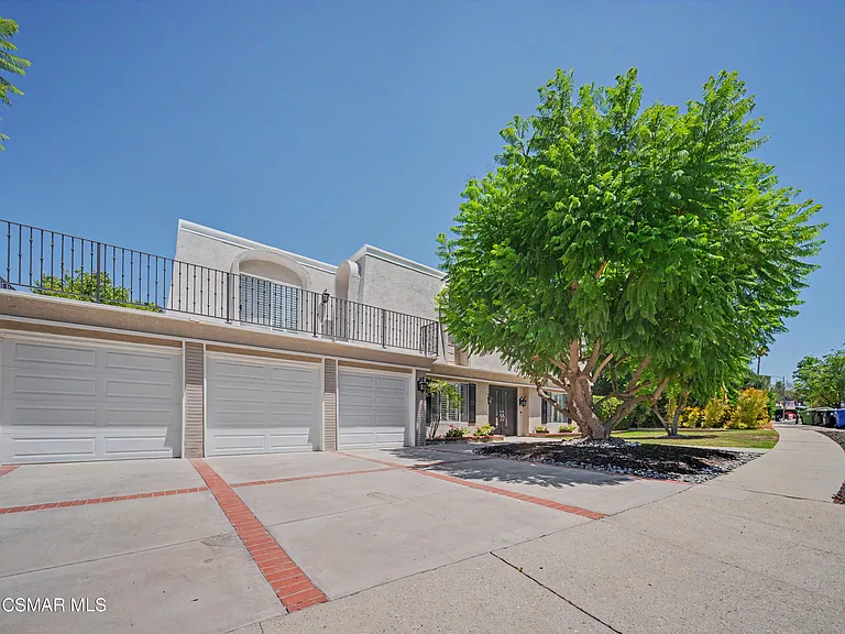 22777 Brenford St — Photo 8