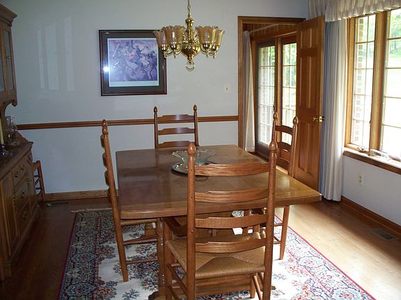 4th image of 7688 Retreat Ln