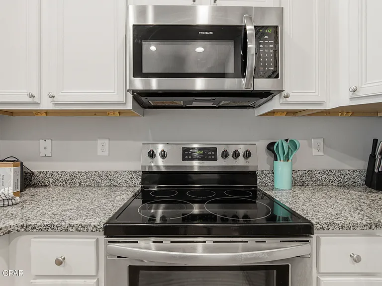 1883 Pointe Dr — Photo 8