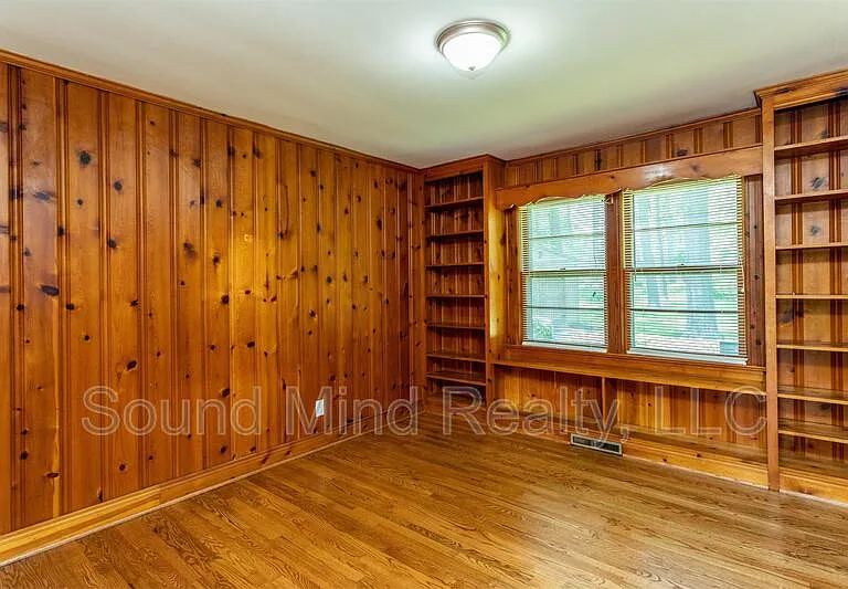 300 Tyson Ave — Photo 18