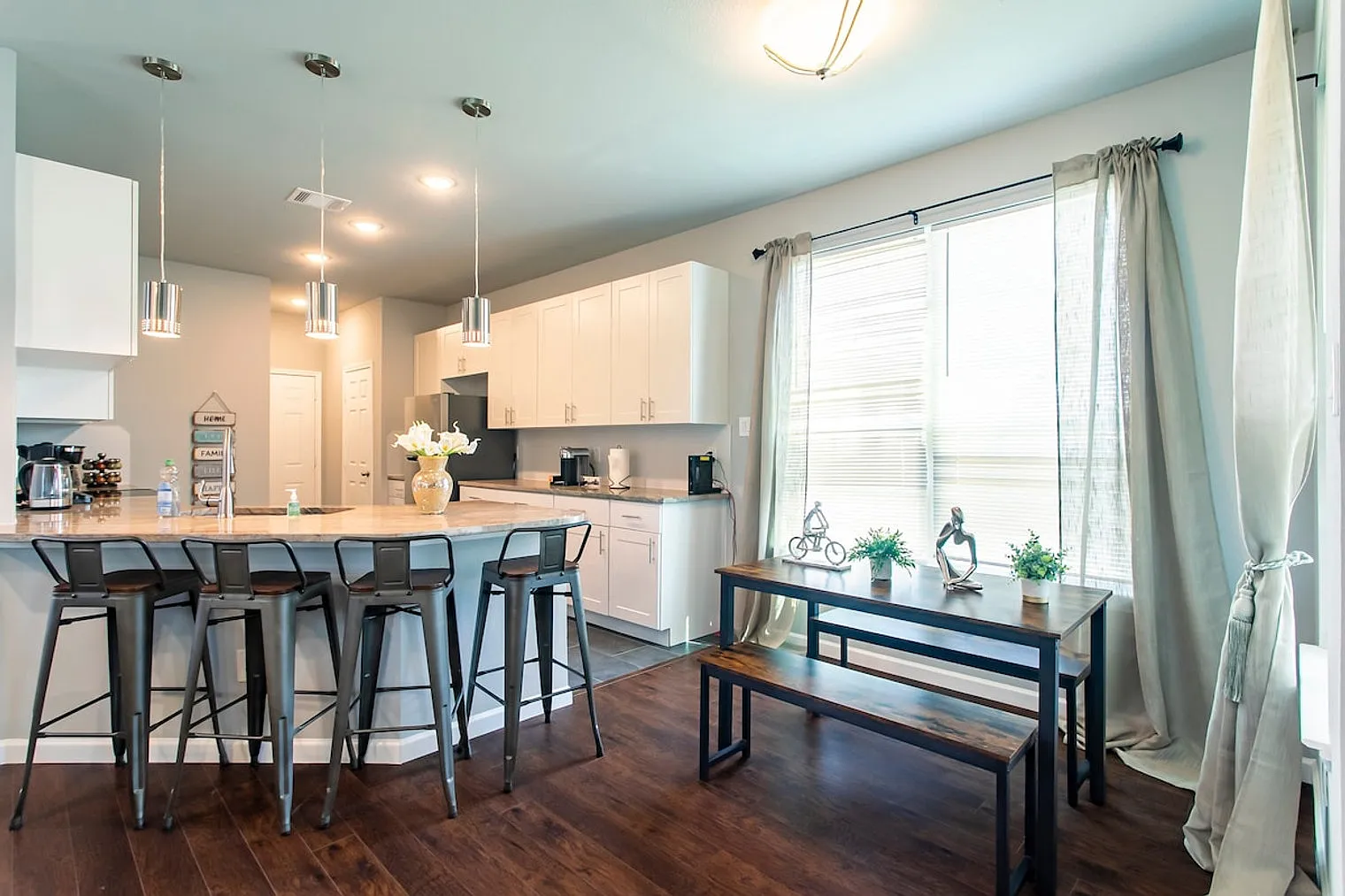 4 bed, 2.0 bath, 2034 sqft, $7,009 — Photo 2