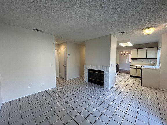 5th image of 2362 Oak Haven Ave