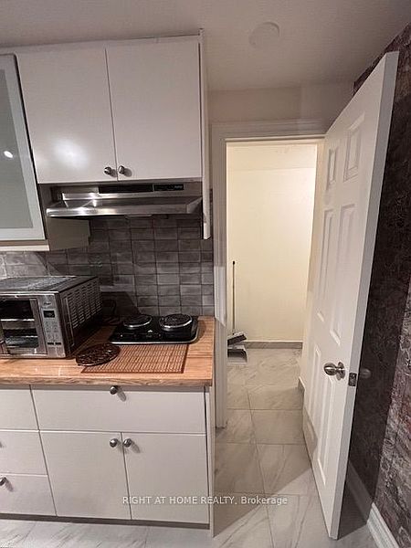 Toronto Townhouse for rent - 1 Bedroom — photo 8