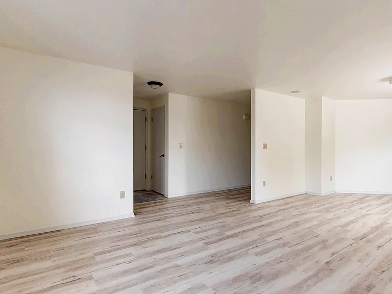 418 SW Erie Cir — Photo 11