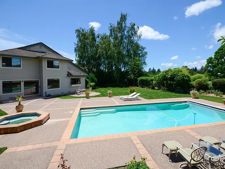 352 Troon Ct — Photo 2