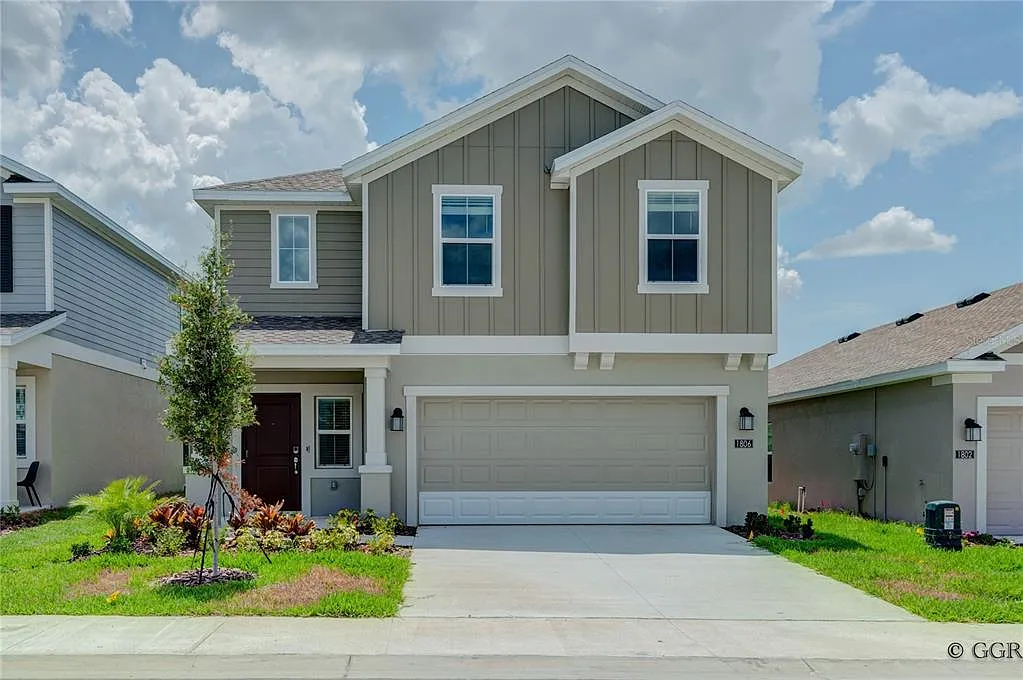 4 bed, 2.5 bath, 1907 sqft, $2,350 — Photo 2