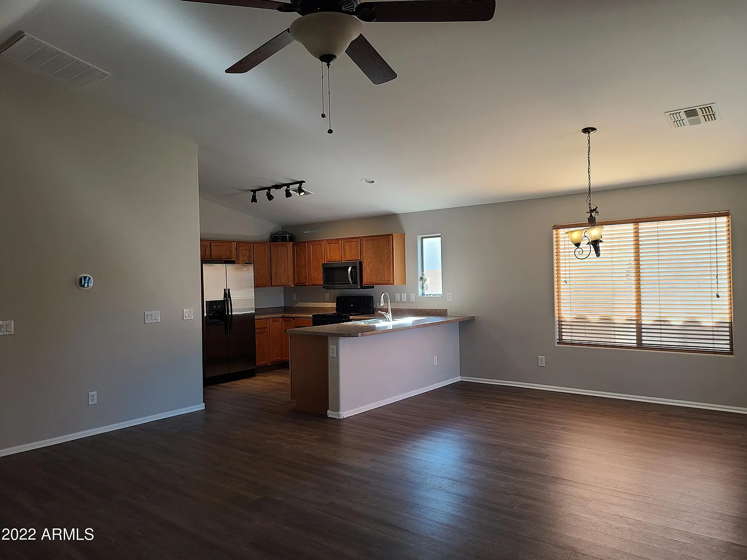 3 bed, 2.0 bath, 1719 sqft, $2,000 — Photo 4