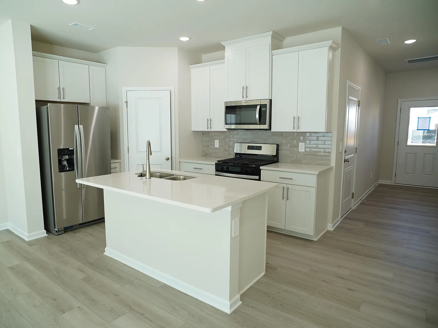 3 bed, 2.5 bath, 1850 sqft, $1,850 — Photo 2