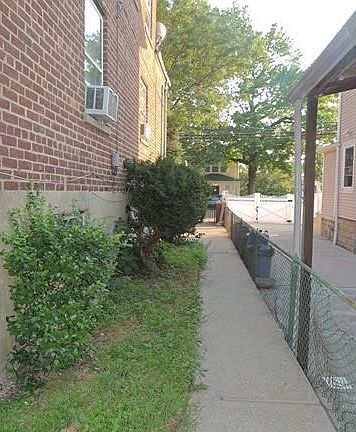 5th image of 916 Quincy Ave