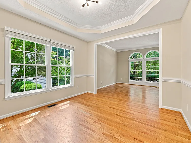 115 Lonebrook Dr — Photo 8