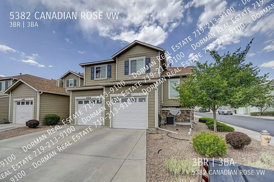 Bright & updated two story townhome, easy access to Powers! — Photo 1