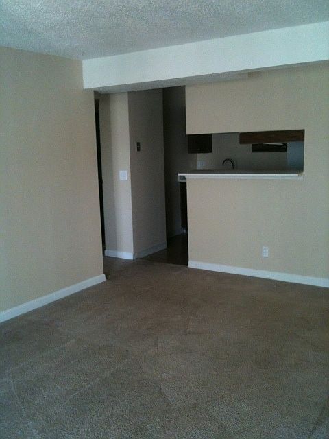 Living Room and Breakfast Ba