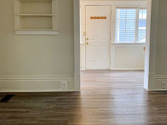4th image of 615 Prospect Ave NE APT 2