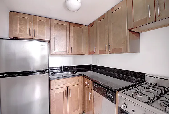 Rented by Urbane Brokerage | media 7