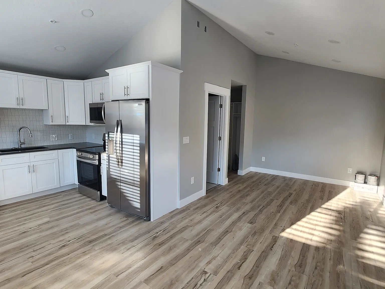 Studio, 480 sqft, $1,225 — Photo 2