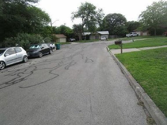Exterior Neighborhood (street photo)