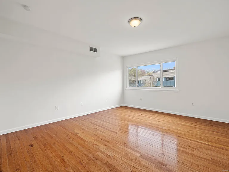 1153 Stratfield Rd #1153 — Photo 8