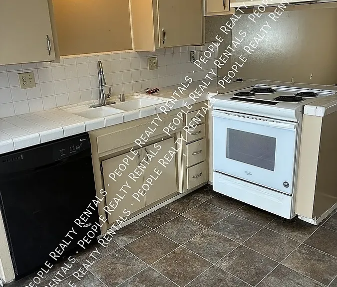 2714 S Real Rd #A — Photo 4