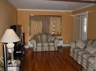 280 Court House Rd, Franklin Square, NY 11010