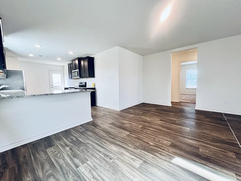 520 Locksley Cv — Photo 9