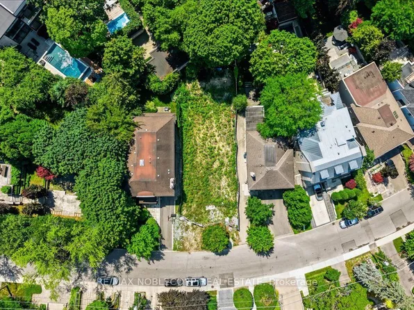 180 Dunvegan Rd, Toronto, ON M5P 2P2