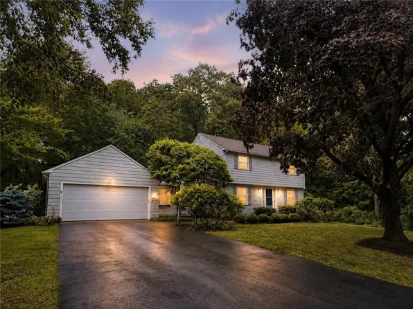86 Blueberry Dr, East Greenwich, RI 02818