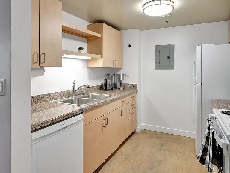 425 W Beech St #308 — Photo 6