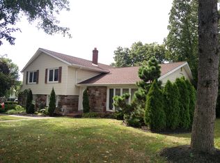 1822 Bertram Rd, Huntingdon Valley, PA 19006
