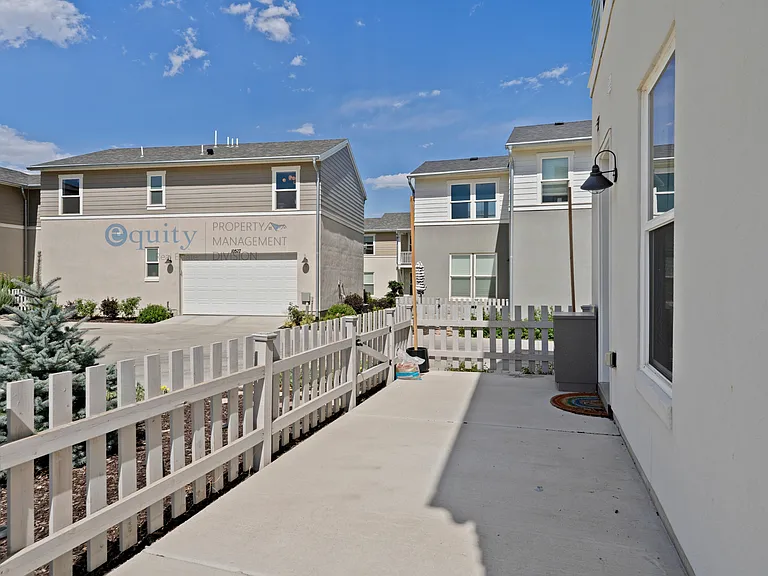10539 S Liv Way — Photo 24