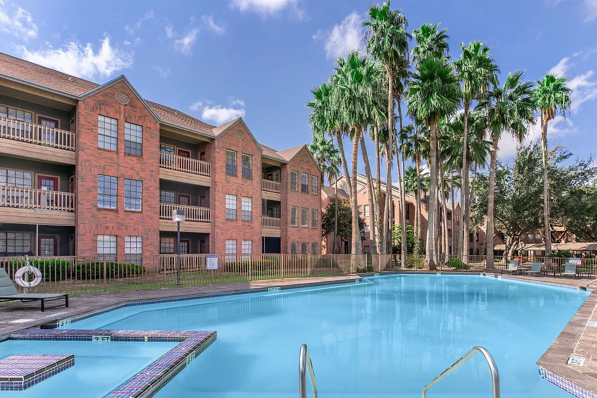 Building Photo - Encino
