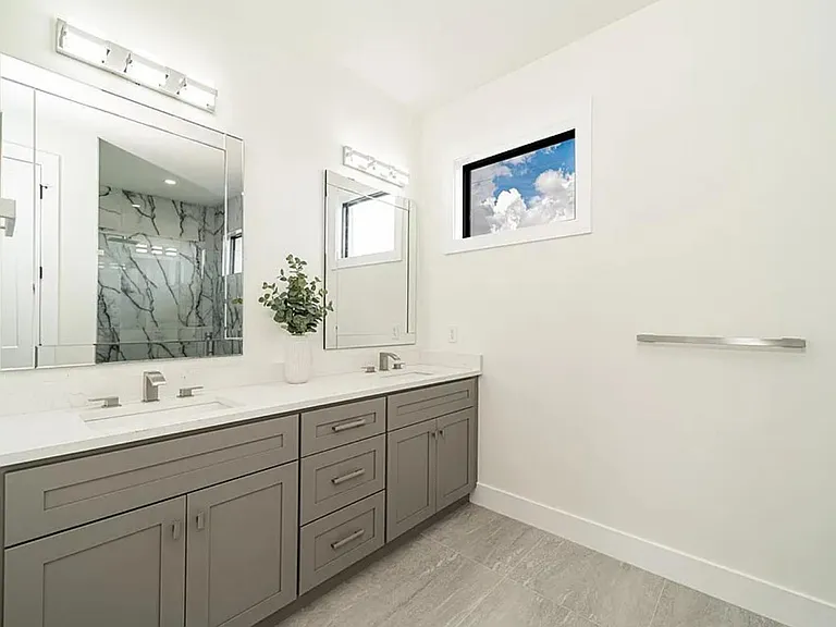 1005 NE 13th Pl — Photo 23