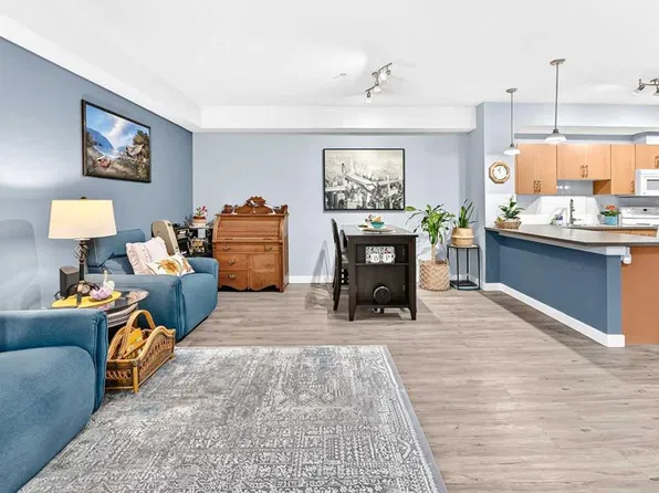 156 W Country Village Cir NE #115, Calgary, AB T3K 0E5