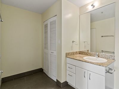 260 King St Unit 677 - Image 4
