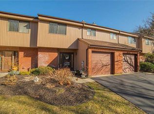 93 Timber Ridge Dr, Holbrook, NY 11741